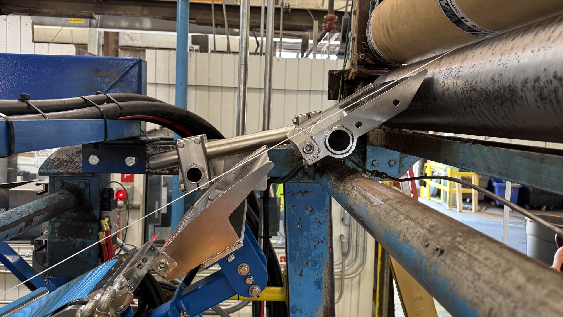 automated tail threading conveyor and air foils