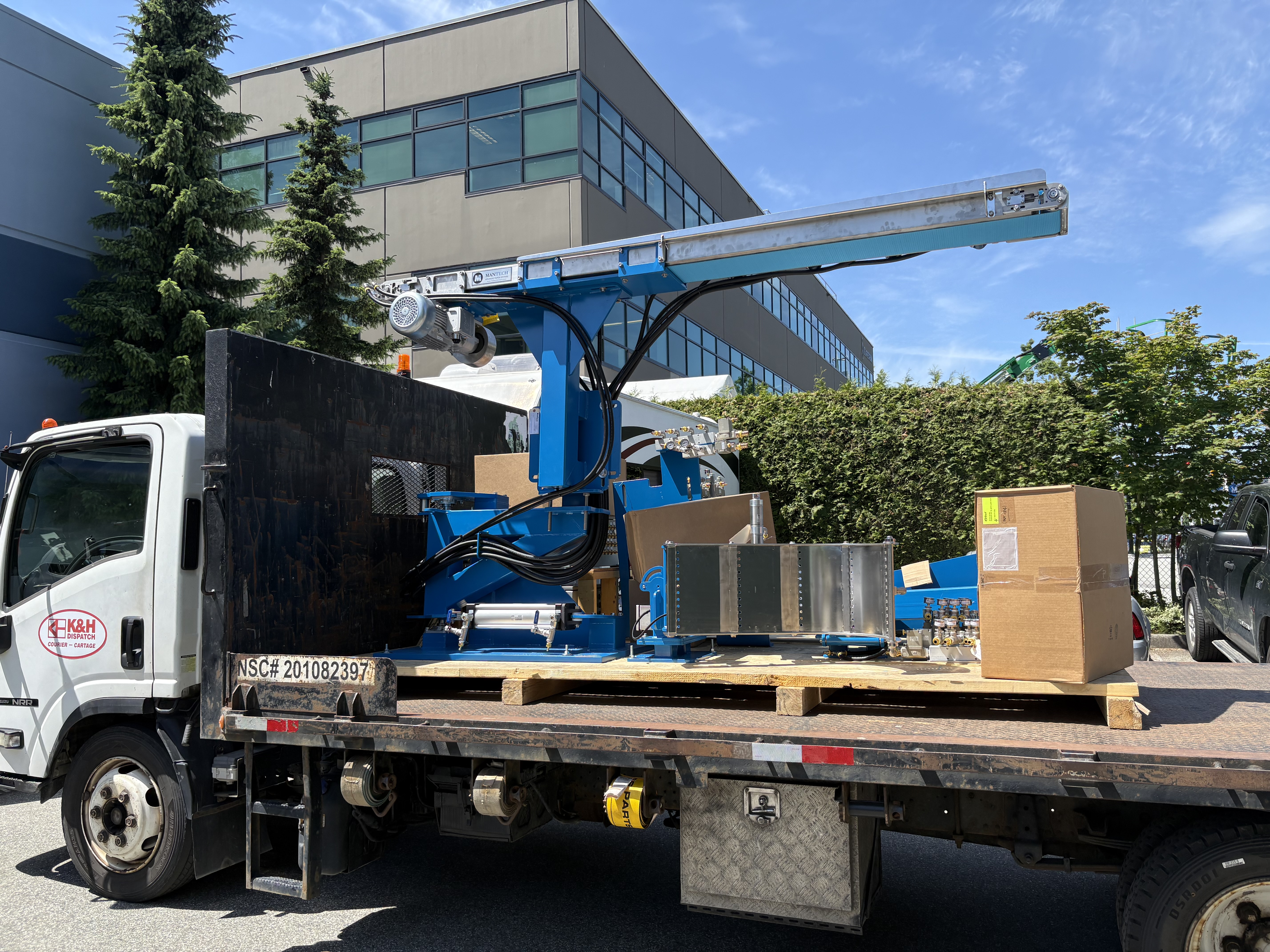 Image of Mantech threading system being loaded for delivery